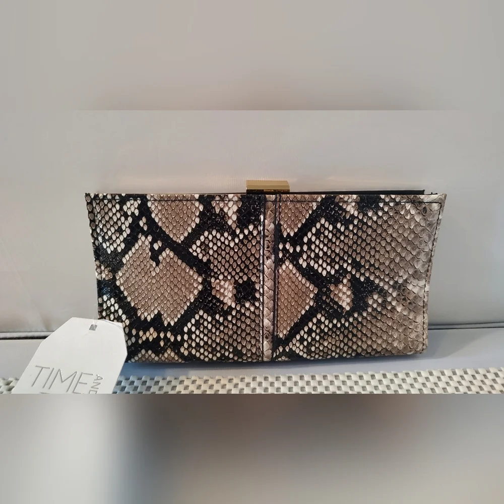 Time and Tru Women's Kinsley Wallet, Snake NWT